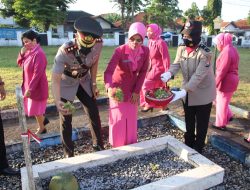 Sambut HUT Bhayangkara Ke-76, Polres Sumenep Ziarah dan Tabur Bunga di TMP Jokotole