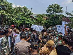 Tidak Netral dan Main Mata, Camat Kwanyar Digeruduk Masyarakat