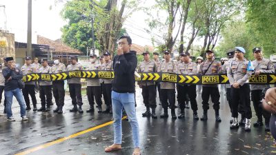 Mahbub Junaidi: Hujan Tidak Akan Menyurutkan Niat Perjuangan Wartawan dan Aktivis Untuk Menuntut Keadilan
