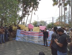 Merasa Dipermainkan P2KD, Masyarakat Dari Tiga Desa Kepung Pemkab Bangkalan