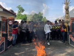 Disdik Sumenep Didemo, Aktivis Minta Kadis Mundur