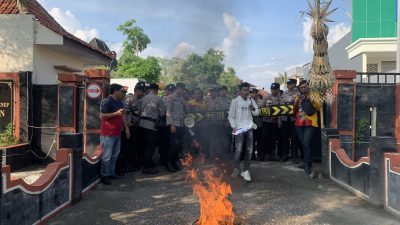 Disdik Sumenep Didemo, Aktivis Minta Kadis Mundur