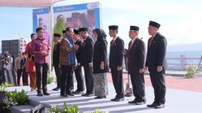 Berjasa di Bidang Pemerintahan, Achmad Fauzi Wongsojudo Menerima Penghargaan Satyalencana Wira Karya