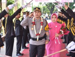 Tradisi Pedang Pora dan Tari Muang Sangkal Warnai Penyambutan Kapolres Sumenep yang Baru