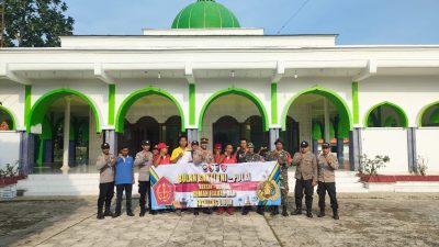 Dalam Rangka Bulan Bakti TNI-POLRI, Tiga Pilar Kecamatan Guluk-Guluk Gelar Kerja Bakti Membersihkan Masjid Al Anwar Kebun Jeruk