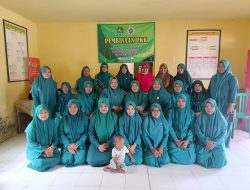 Ketua TP PKK Kecamatan Guluk-Guluk Berikan Pembinaan Administrasi di Desa Payudan Karangsokon