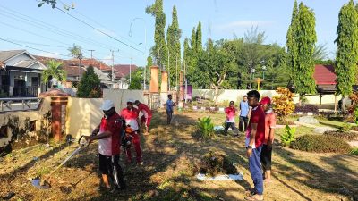Lakukan Giat Bersih-bersih, Plt Camat Guluk-Guluk Sampaikan Pesan ini Pada Masyarakat