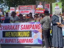 Dukung Penuh Kinerja PJ Bupati, Ribuan Masyarakat Gelar Aksi Damai di Depan Kantor Pemkab Sampang