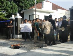 Breaking News: Kejari Sumenep Didemo Dear Jatim