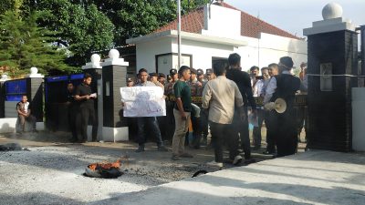 Breaking News: Kejari Sumenep Didemo Dear Jatim