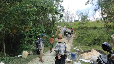 Semilyar Lebih Dana Desa Montorna Tak Cukup Perbaiki Jalan Ekstrem, Warga Kembali Galang Sumbangan Sukarela