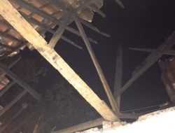 Breaking News: Ditinggal Kerja, Sebuah Rumah Terbakar di Desa Guluk-Guluk