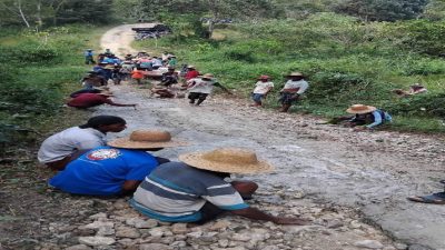 Pasca Viral Diberitakan, Pemdes Montorna Beri Uang Lima Ratus Ribu Rupiah untuk Perbaikan Jalan Ekstrem