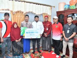 Bupati Fauzi Berikan Santunan JKM 42 Juta Rupiah Pada Ahli Waris Abd. Kadir di Ambunten