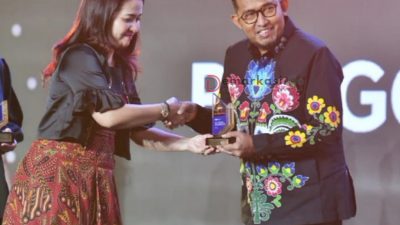 Jadi Tokoh Penggerak Ekonomi Masyarakat, Bupati Sumenep Kembali Raih Penghargaan