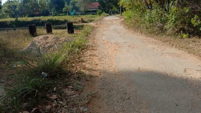 Dua Pekerjaan Pengaspalan Jalan Anggaran Tahap 1 di Desa Karangnangka Tak Dikerjakan