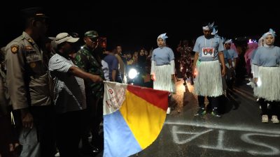 Mampu Menghibur Masyarakat, Semarak Lomba Gerak Jalan Umum di Kecamatan Guluk-Guluk Dapat Apresiasi Warga