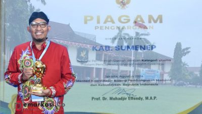 Luar Biasa, Bupati Sumenep Satu-satunya Penerima UHC Awards Kategori Utama Dari Wapres RI