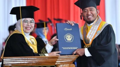 Raih Gelar Doktor di Unmer Malang, Berikut Pesan Achmad Fauzi Wongsojudo, Bupati Sumenep