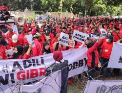 Hasto Penuhi Panggilan KPK, Ribuan Massa Penuhi Depan Gedung KPK Berikan Dukungan