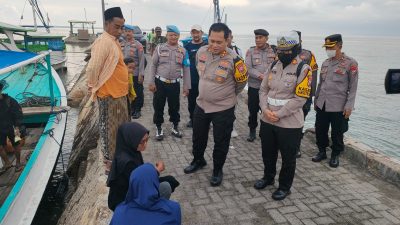 Pastikan Keamanan dan Kenyamanan Pemudik, Kapolres Sumenep Tinjau Arus Mudik di Pelabuhan Cangkarman