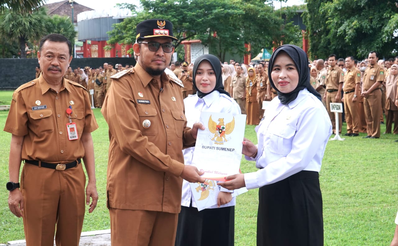 Achmad Fauzi Wongsojudo Serahkan SK Ratusan ASN Formasi 2024