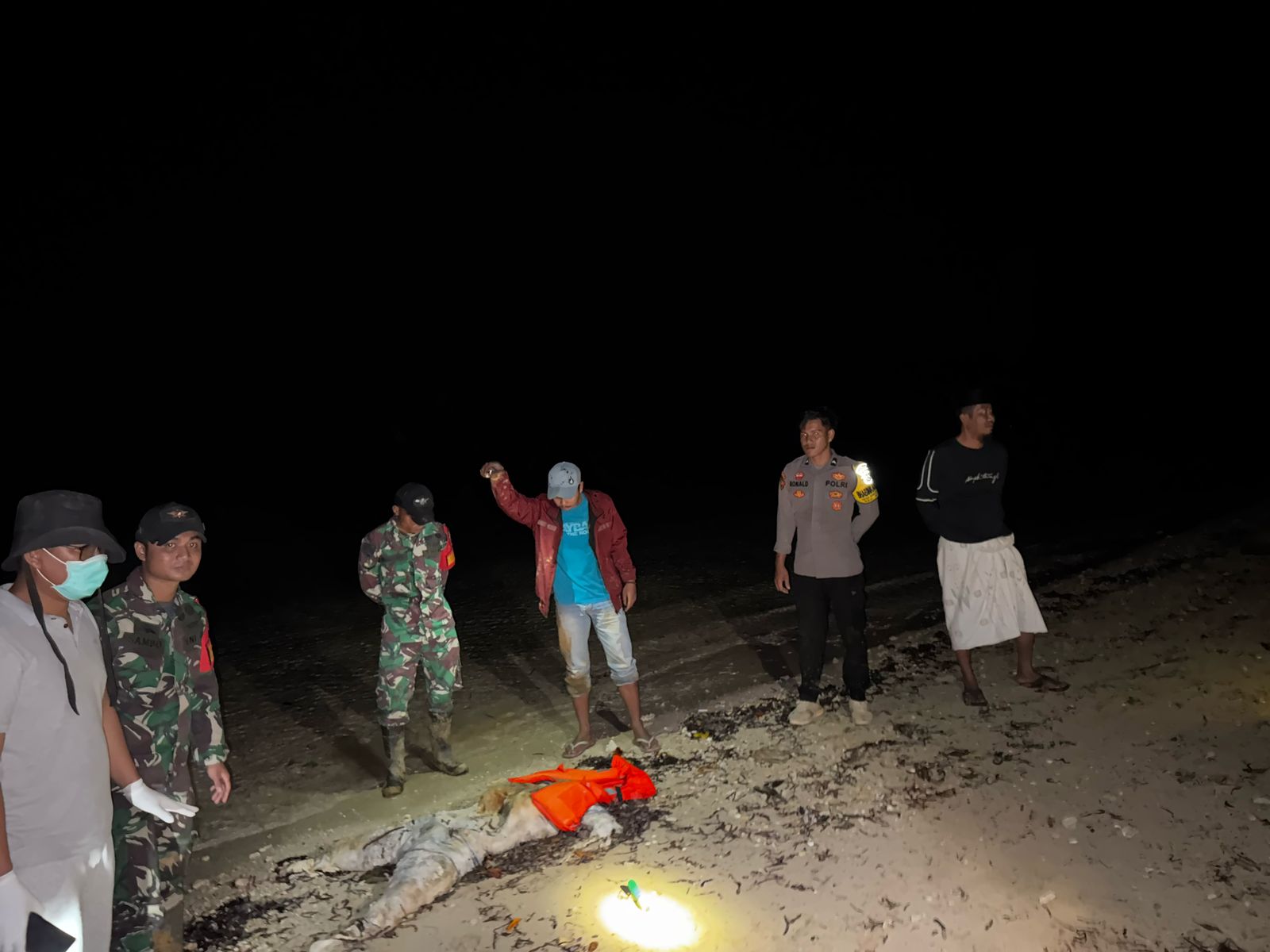 Warga Arjasa Sumenep Digegerkan dengan Mayat Tanpa Kepala di Pesisir Pantai