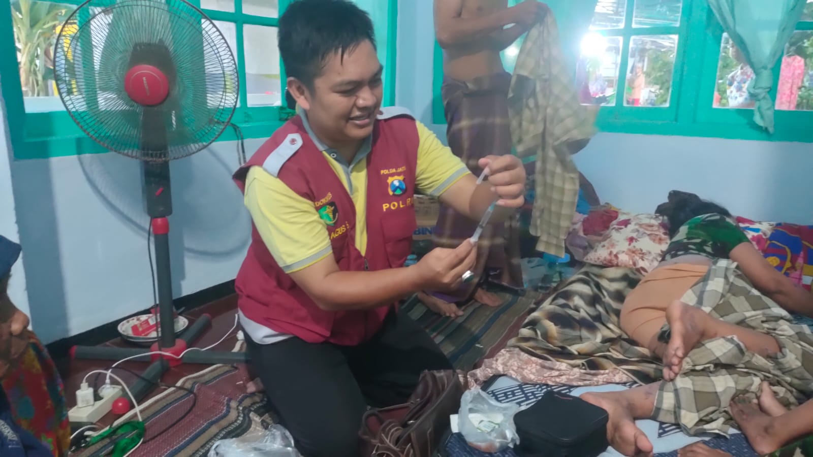 Polres Sumenep Berikan Layanan Kesehatan bagi Korban Ledakan Tabung Gas di Kalianget