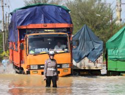 Genangan Air Lumpuhkan Jalan Utama Sumenep-Pamekasan, Arus Lalu Lintas Dialihkan