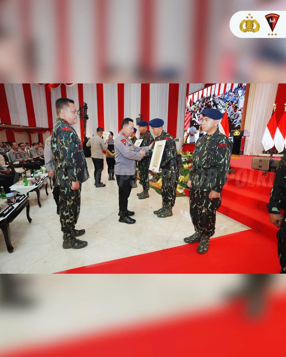 Kapolri Berikan Penghargaan Personel Berprestasi Serta Tegaskan Peningkatan Kualitas dan Kompetensi yang Dimiliki