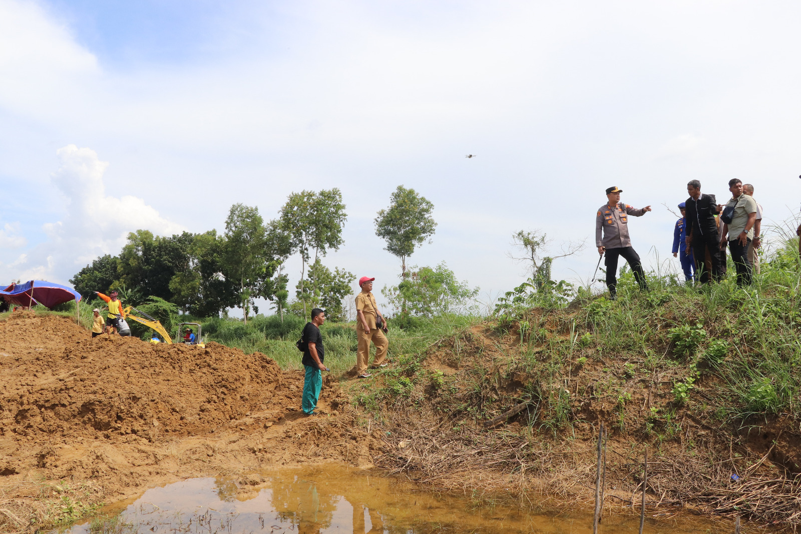 Tanggul Desa Patean Jebol, Kapolres Sumenep Turun Langsung Ke Lokasi
