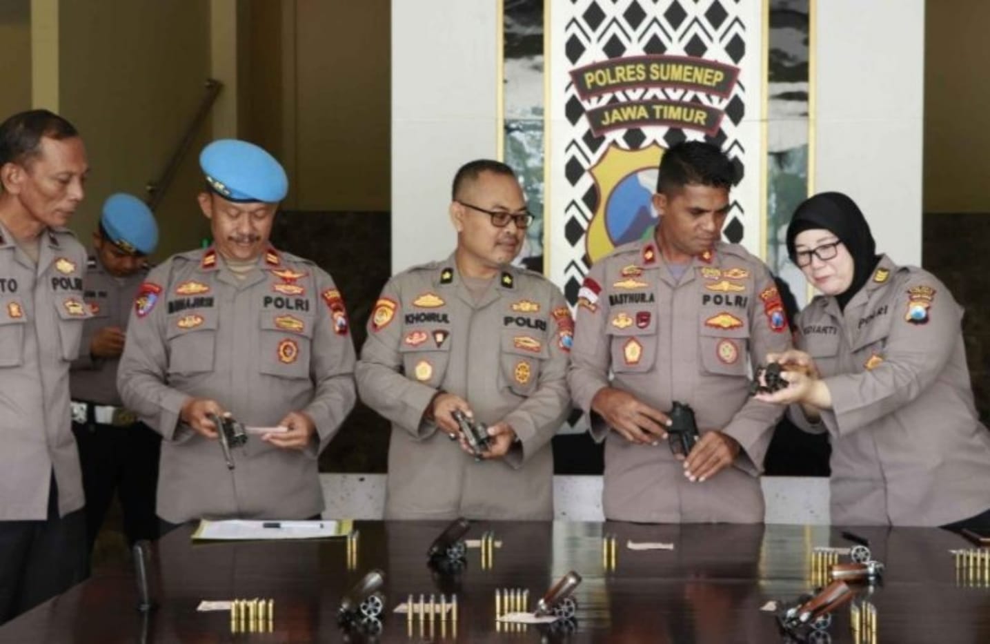 Wakapolres Periksa Senpi Personel Polri di Polres Sumenep