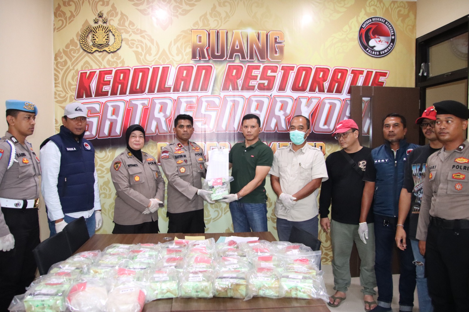 Polres Sumenep Serahkan 35 Kg Sabu Hasil Temuan Nelayan Masalembu ke Ditresnarkoba Polda Jatim