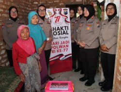Pererat Hubungan Baik dengan Masyarakat, Polwan Sumenep Gelar Bakti Sosial