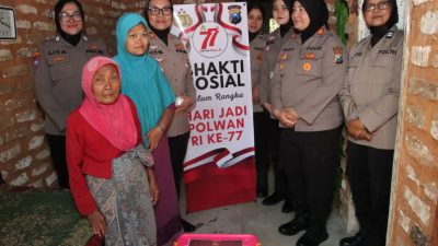 Pererat Hubungan Baik dengan Masyarakat, Polwan Sumenep Gelar Bakti Sosial