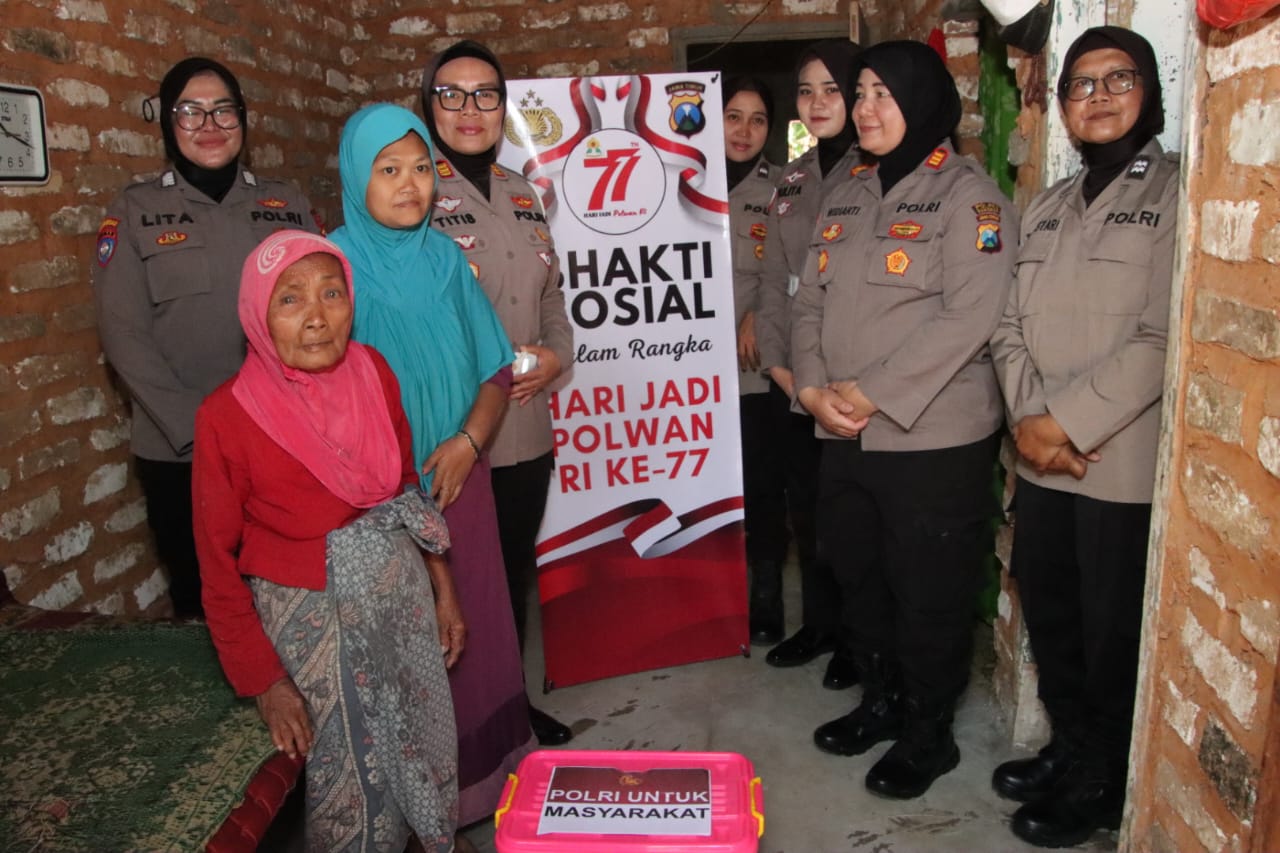 Pererat Hubungan Baik dengan Masyarakat, Polwan Sumenep Gelar Bakti Sosial