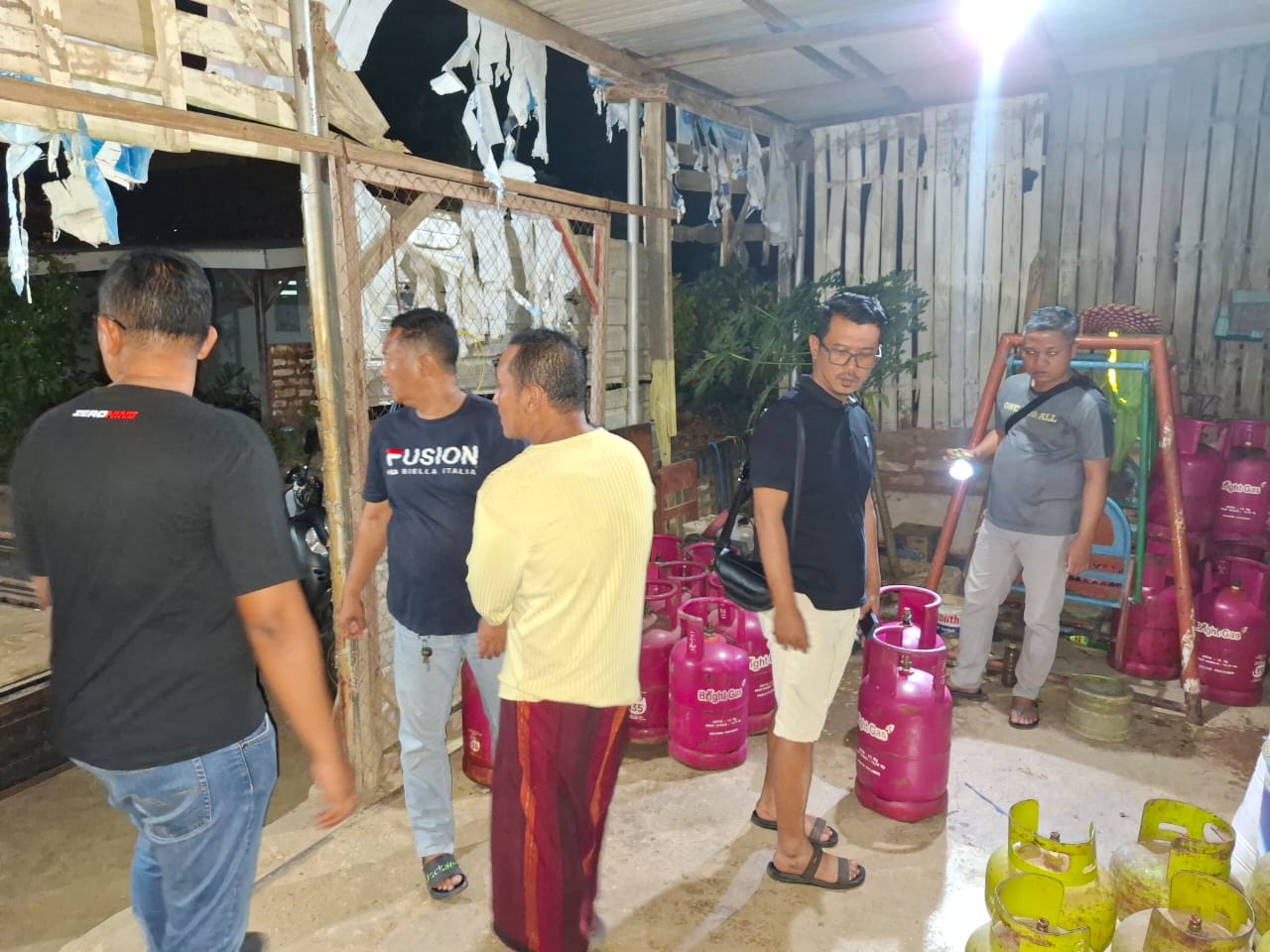 Polisi Amankan Empat Pelaku Penyalahgunaan LPG Bersubsidi dan Puluhan Tabung Gas