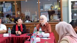 Lita Machfud Arifin Serahkan Bantuan untuk Kelompok Seni Difabel di BK3S Jatim