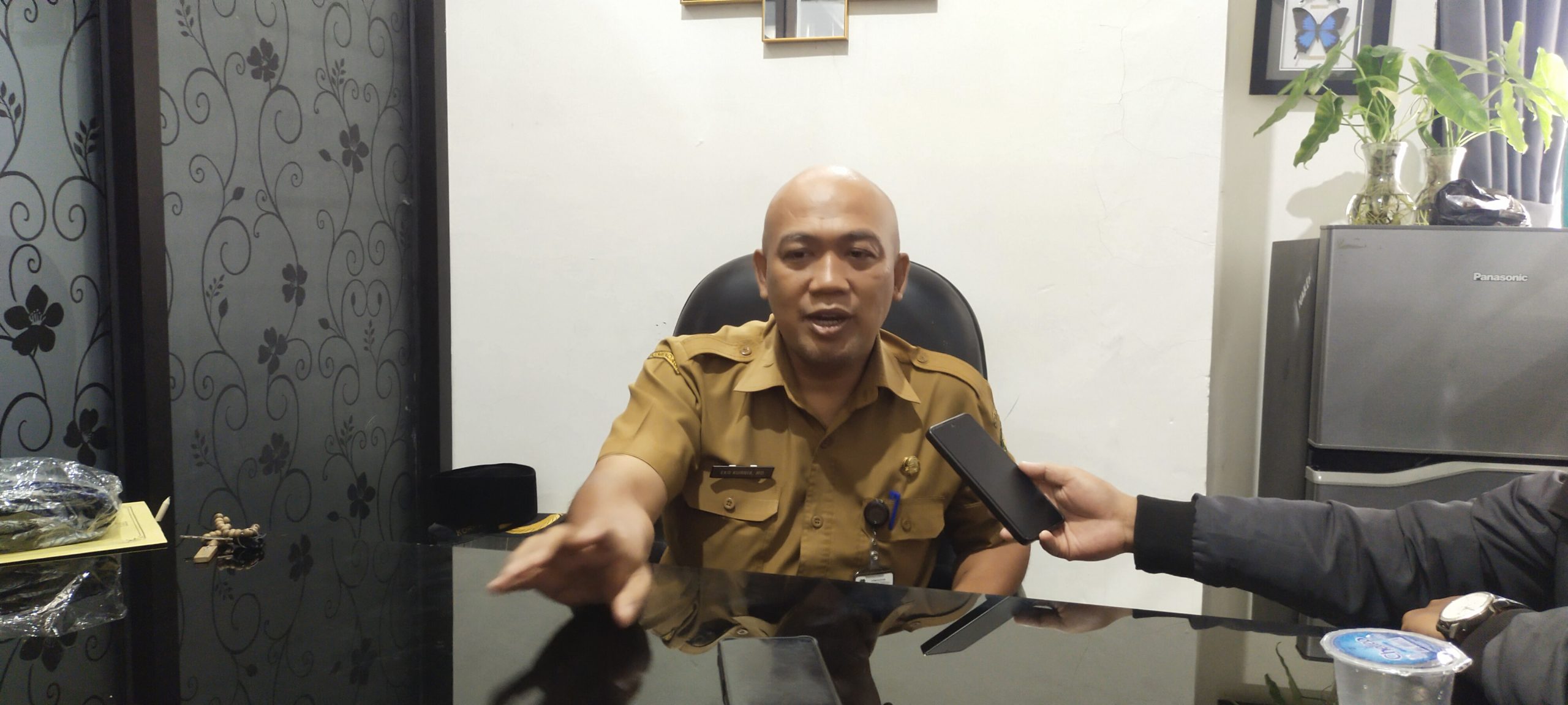 Disnaker Sumenep Akui Kualitas Kegiatan Proyek Rabat Beton di Desa Pamolokan Jelek dan Kurang Volume