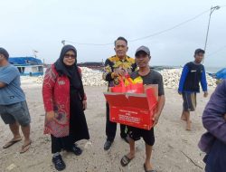 Dinsos P3A Sumenep Salurkan Bantuan Kemanusiaan untuk Warga Kepulauan Terjebak Cuaca Buruk