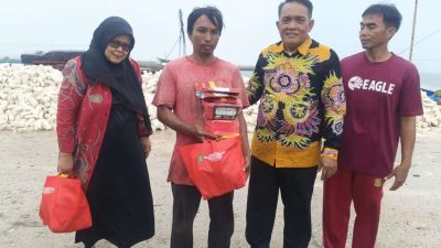 Dinsos P3A Sumenep Salurkan Bantuan Kemanusiaan untuk Warga Kepulauan Terjebak Cuaca Buruk