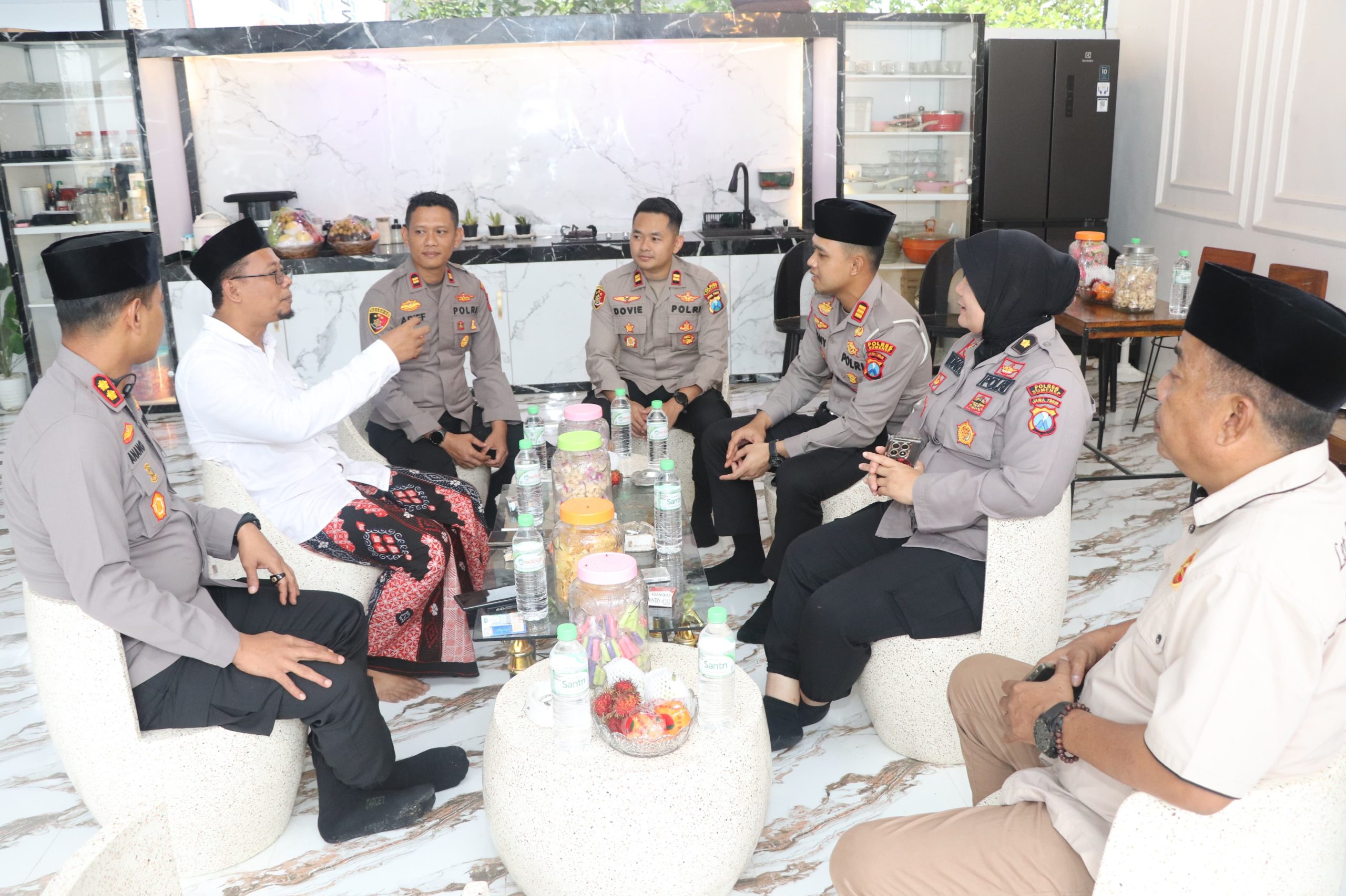 Perkuat Sinergi Ulama dan Polri, Kapolres Sumenep Jalin Silaturrahmi dengan Ketua PCNU