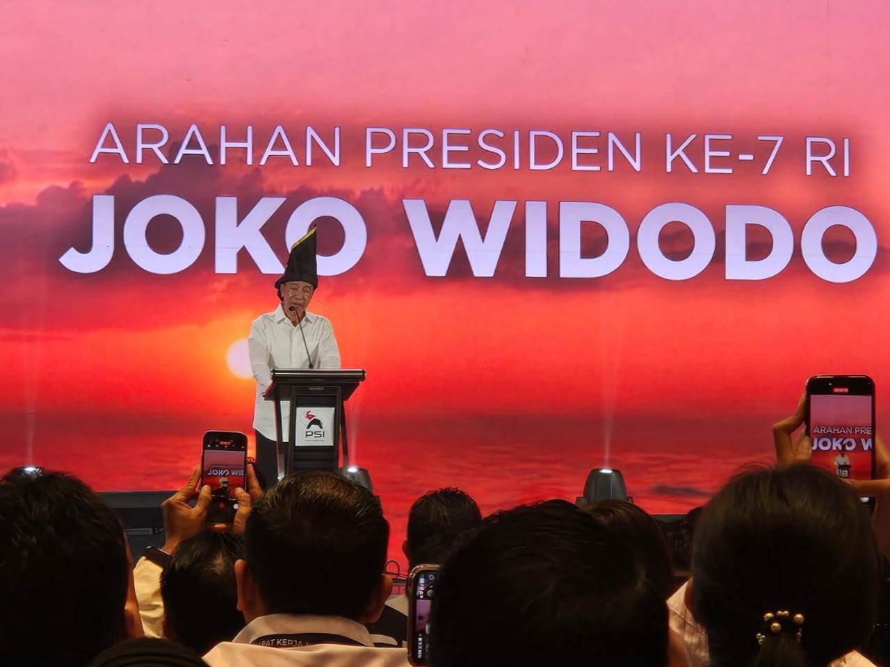 Rakernas Perdana di Makassar, Jokowi Sampaikan Siap Bekerja Habis-habisan untuk PSI 
