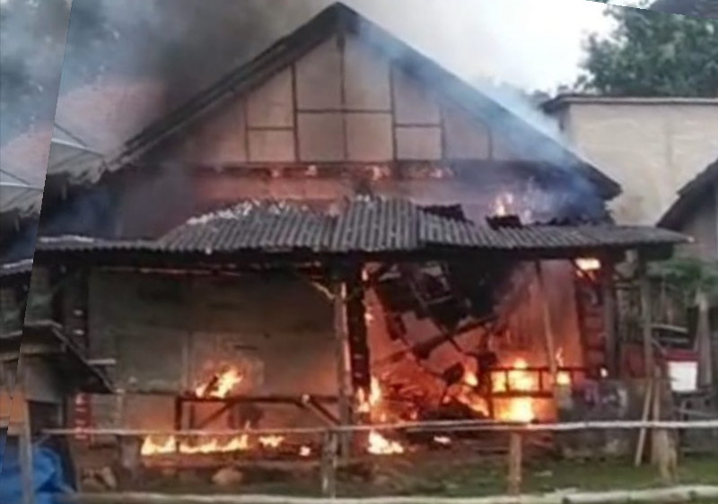 Sebuah Rumah di Sumenep Dilalap Si Jago Merah, Satu Warga Terbakar