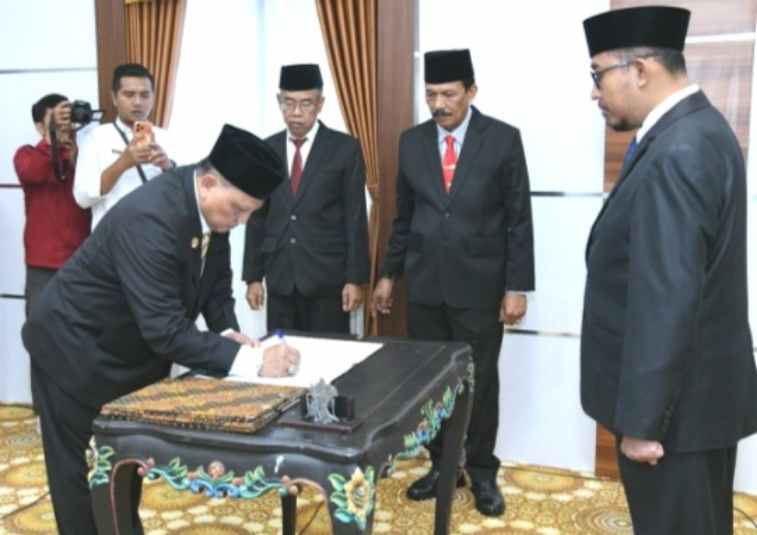 Achmad Fauzi Wongsojudo Resmi Melantik Pejabat Staf Ahli Bupati Sumenep, Berikut Daftarnya