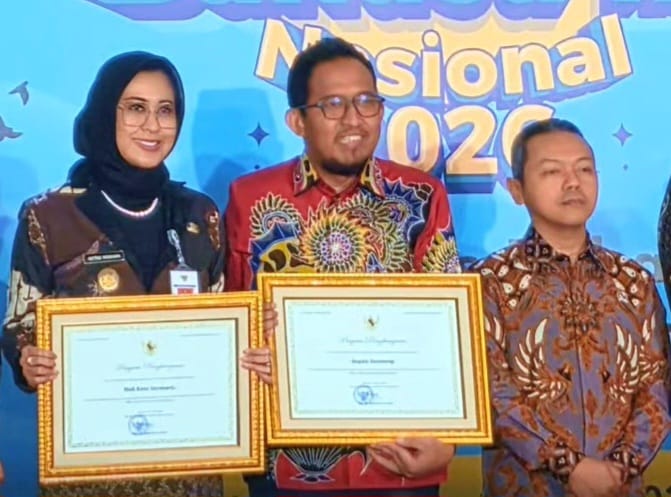 Berhasil Merawat Bahasa Madura, Bupati Sumenep Menerima Penghargaan di Gedung Garuda 