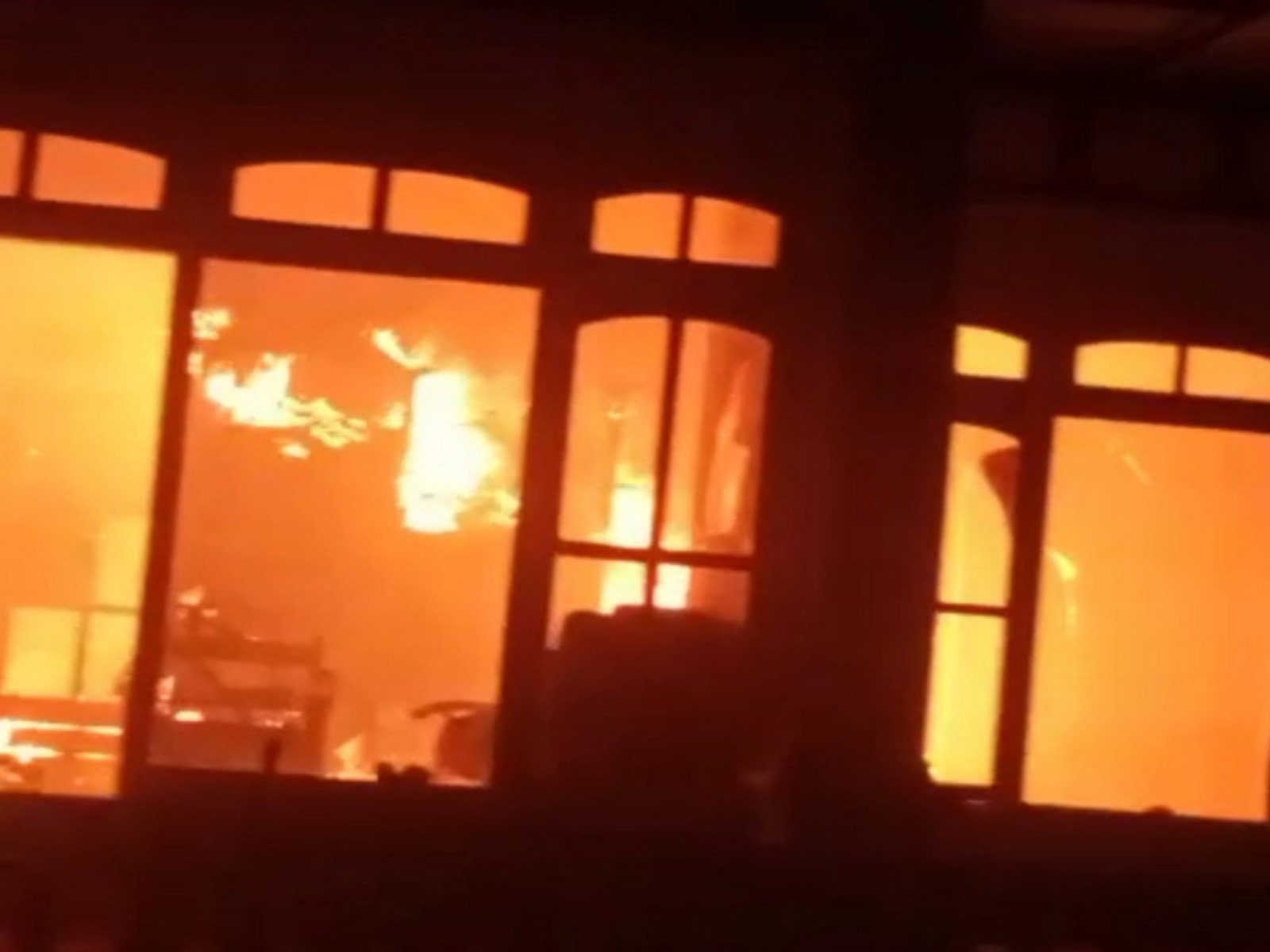 Rumah Warga di Pulau Gili Raja Hangus Terbakar Api