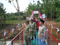 Tak Lagi Seberangi Sungai, Warga Ambunten Kini Punya Jembatan Gantung Baru