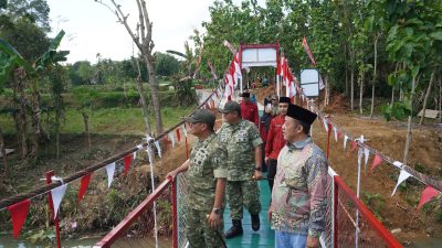 Tak Lagi Seberangi Sungai, Warga Ambunten Kini Punya Jembatan Gantung Baru