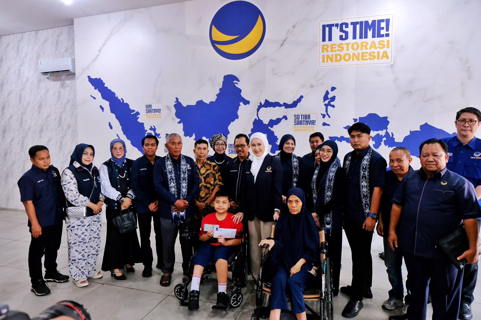 Korban Kecelakaan 2022 Kini Dapat Kursi Roda Elektrik, Lita Mahfud Arifin Komitmen Dampingi Pengobatan Nabil